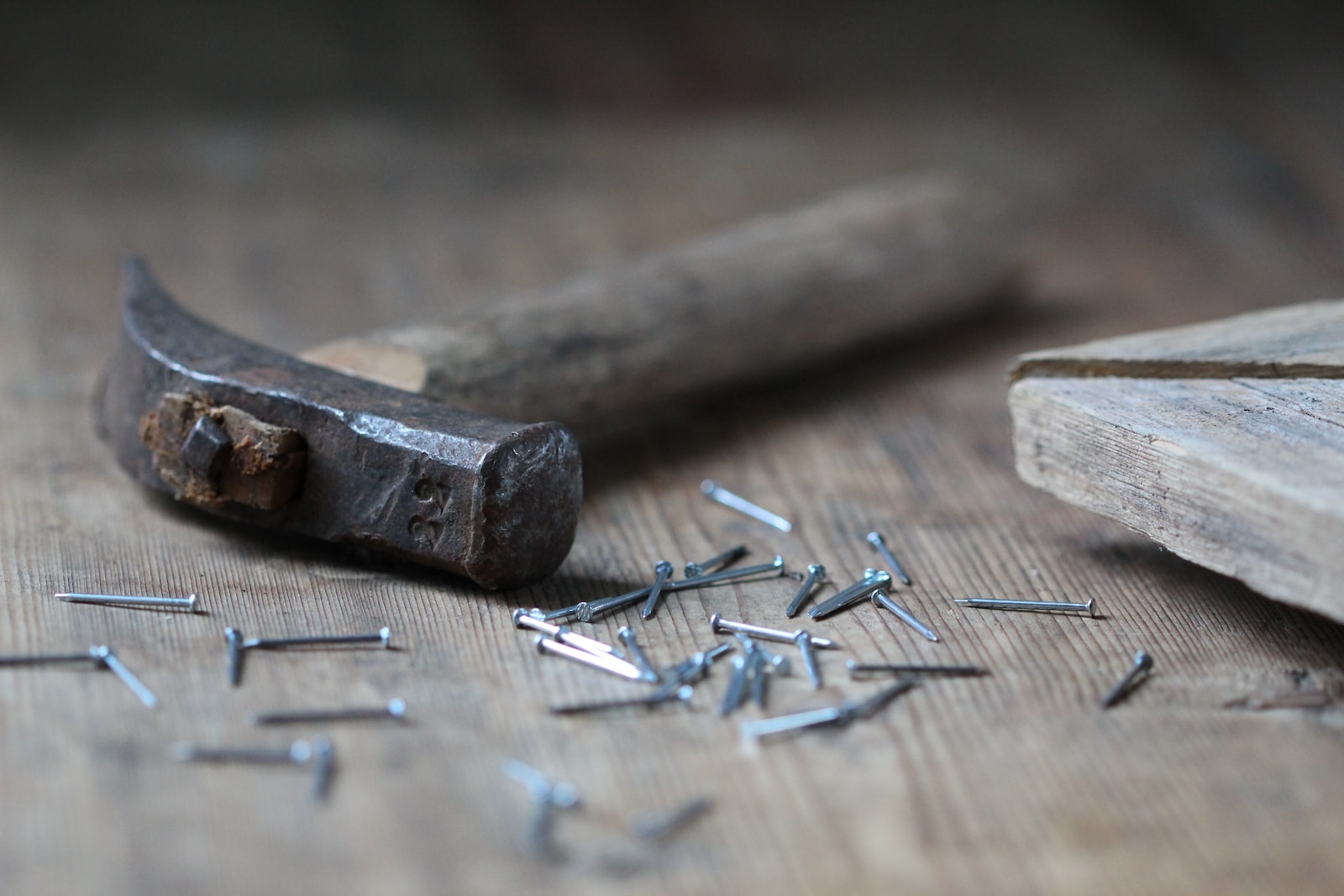 claw hammer and nails